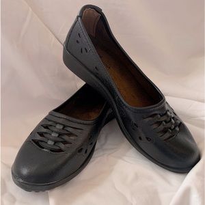 Casual Black Flat Shoes.  Size 7. *NEW*
